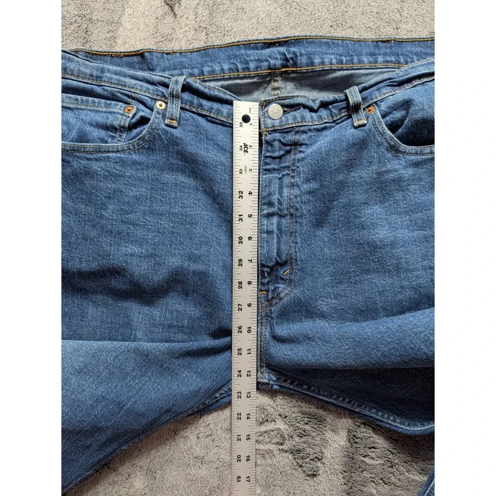 Levi's 505 Regular Fit Jeans Men's Size 40x32 Medium Wash